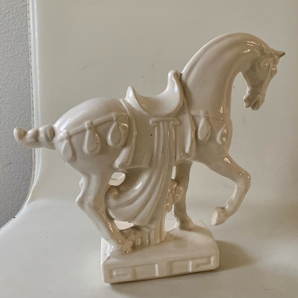 Elegant Cream Ceramic Elephant Figurine 9” - Picture 1 of 11